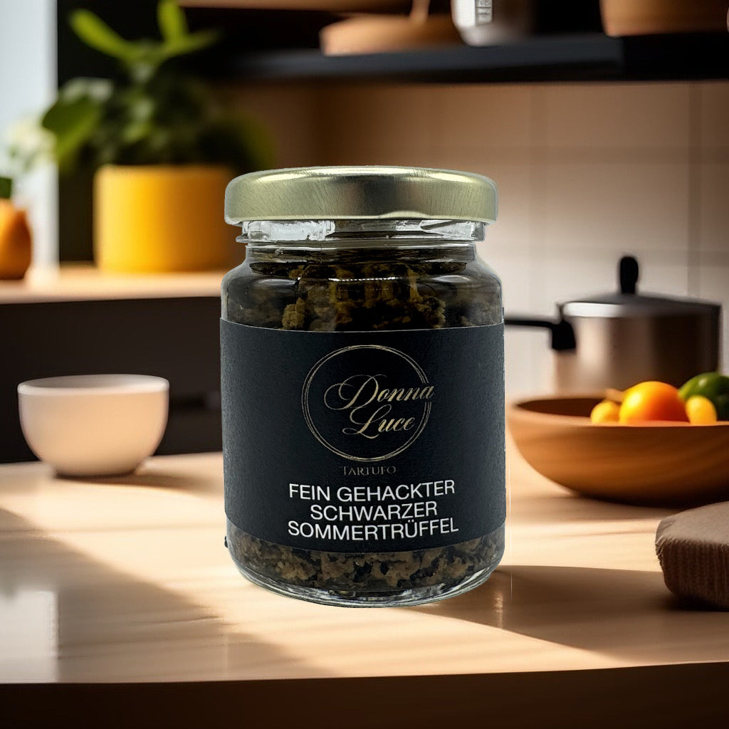 Fein gehackter schwarzer Sommertrüffel